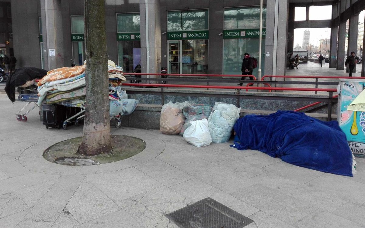 Clochard trovato morto a Milano: sospetta ipotermia