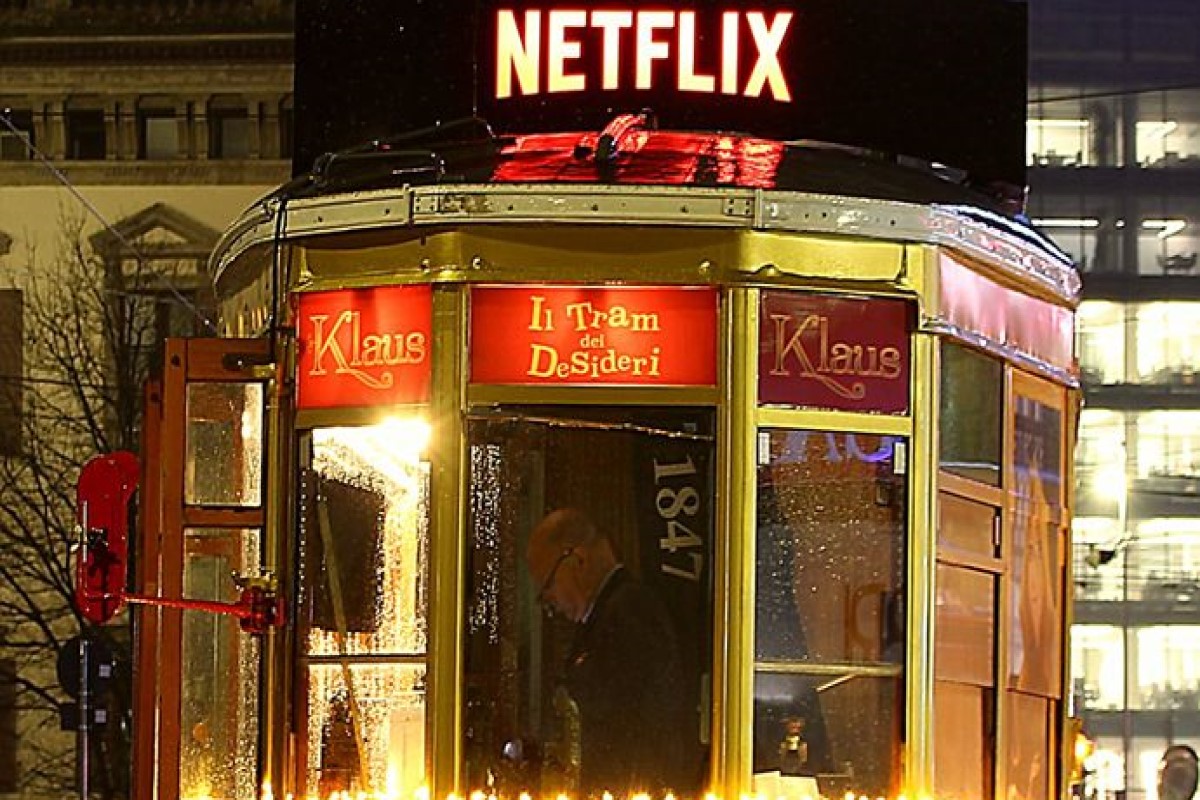 Il tram dei desideri di Klaus a Milano: un viaggio ispirato al film di Natale