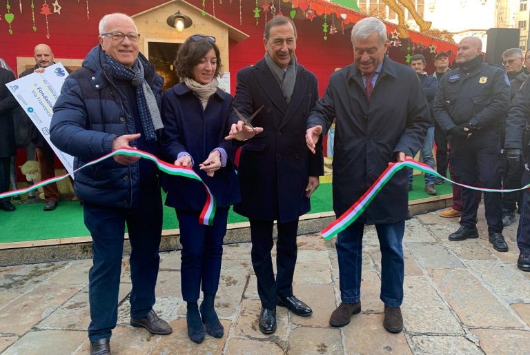 L’inaugurazione del mercatino di Natale in Duomo: presente Beppe Sala