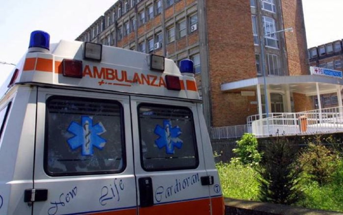 Incidente in piazza Bertini, 75enne travolto da un furgoncino: in coma