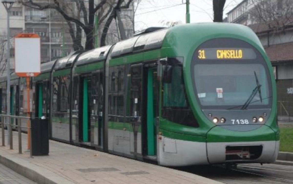 Insulta disabile sul tram: “Handicappato, fammi sedere”