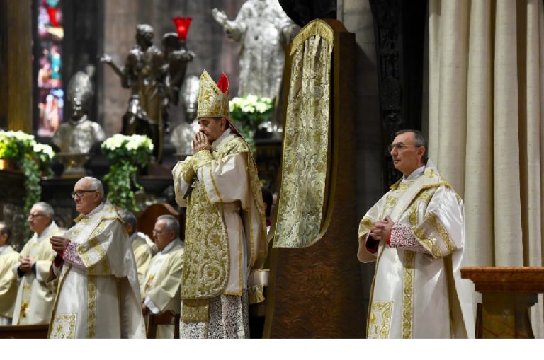 Delpini alla preghiera di Natale in Duomo: “Avete un vuoto dentro”
