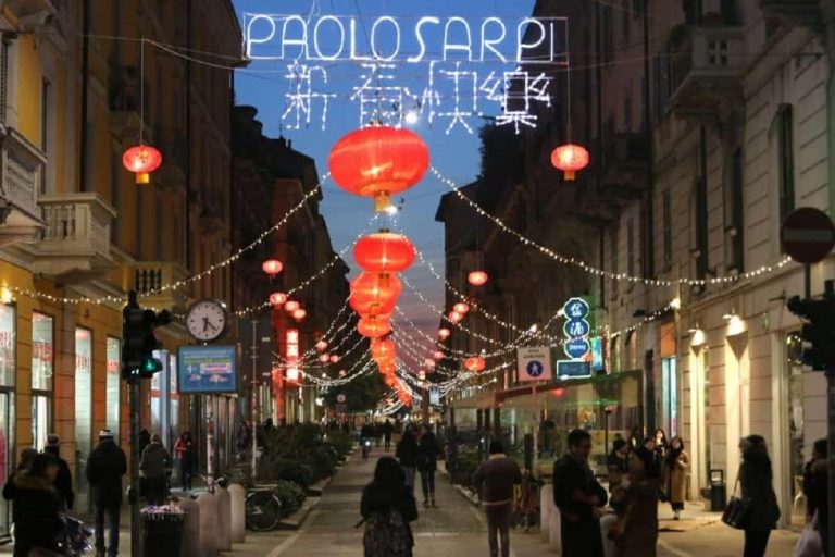 Capodanno cinese, niente lanterne rosse a Chinatown: “Si festeggia a casa”