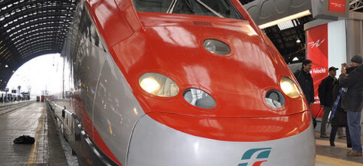 Incidente in Stazione Centrale: Frecciarossa urta tronco di sicurezza