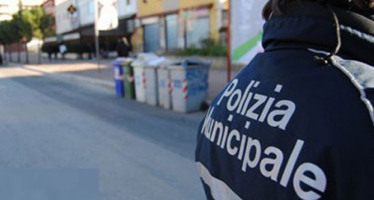Olio sulle strade a Milano: Amsa al lavoro per scongiurare incidenti