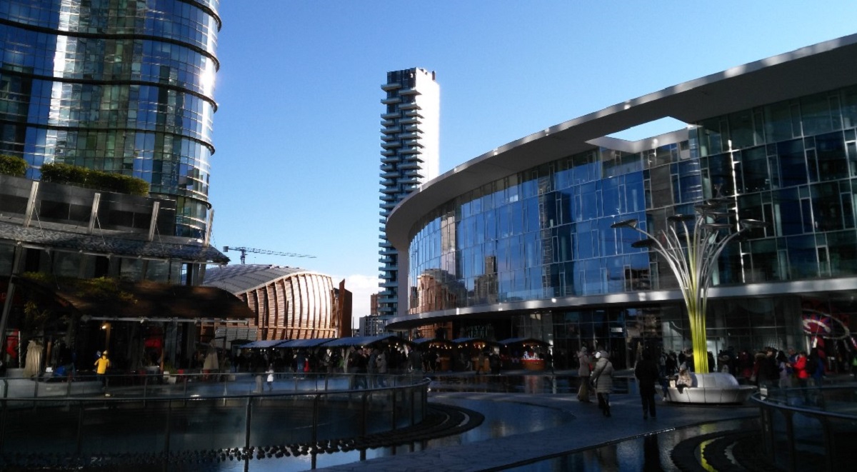 La magia del polo nord fino al 17 in Piazza Gae Aulenti a Milano