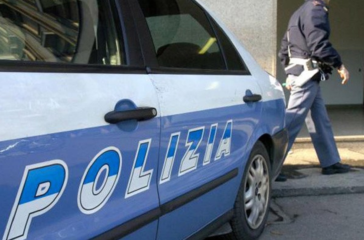 Ragazzino di 16 anni aggredito e accoltellato alla schiena da branco