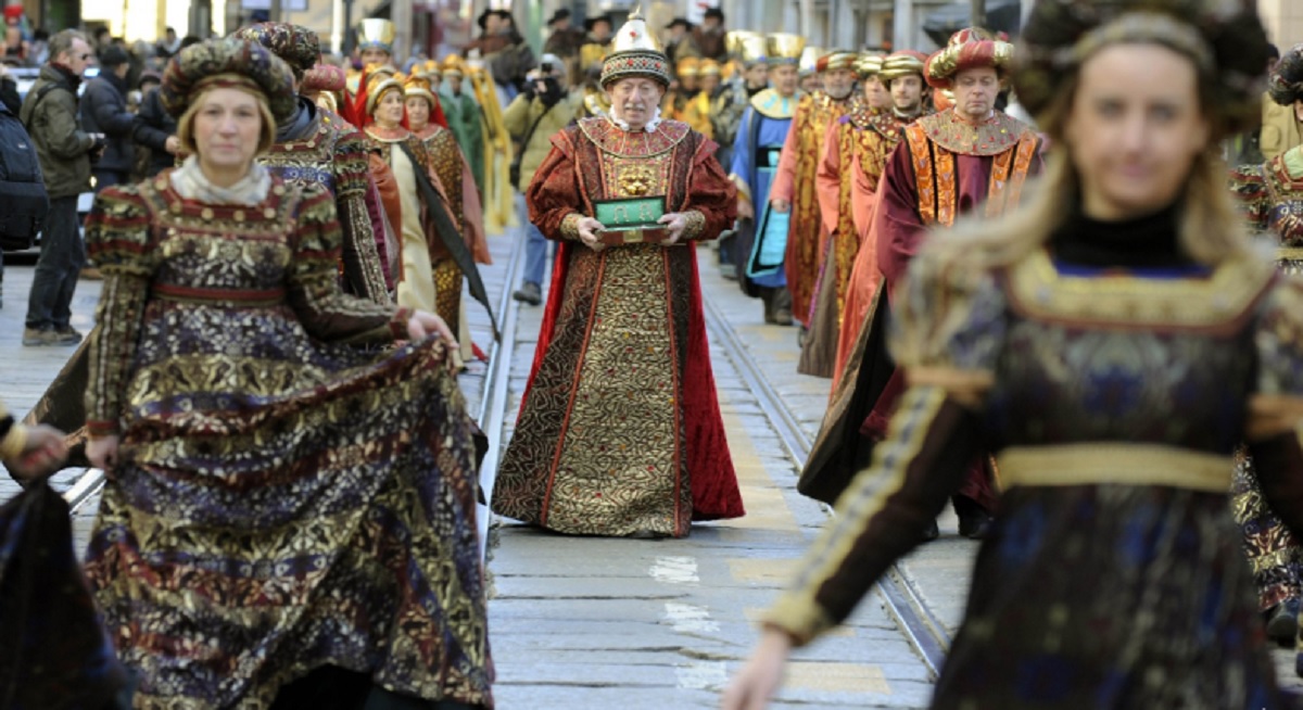 Sfilata dei Re Magi a Milano: il corteo attraversa le vie del centro