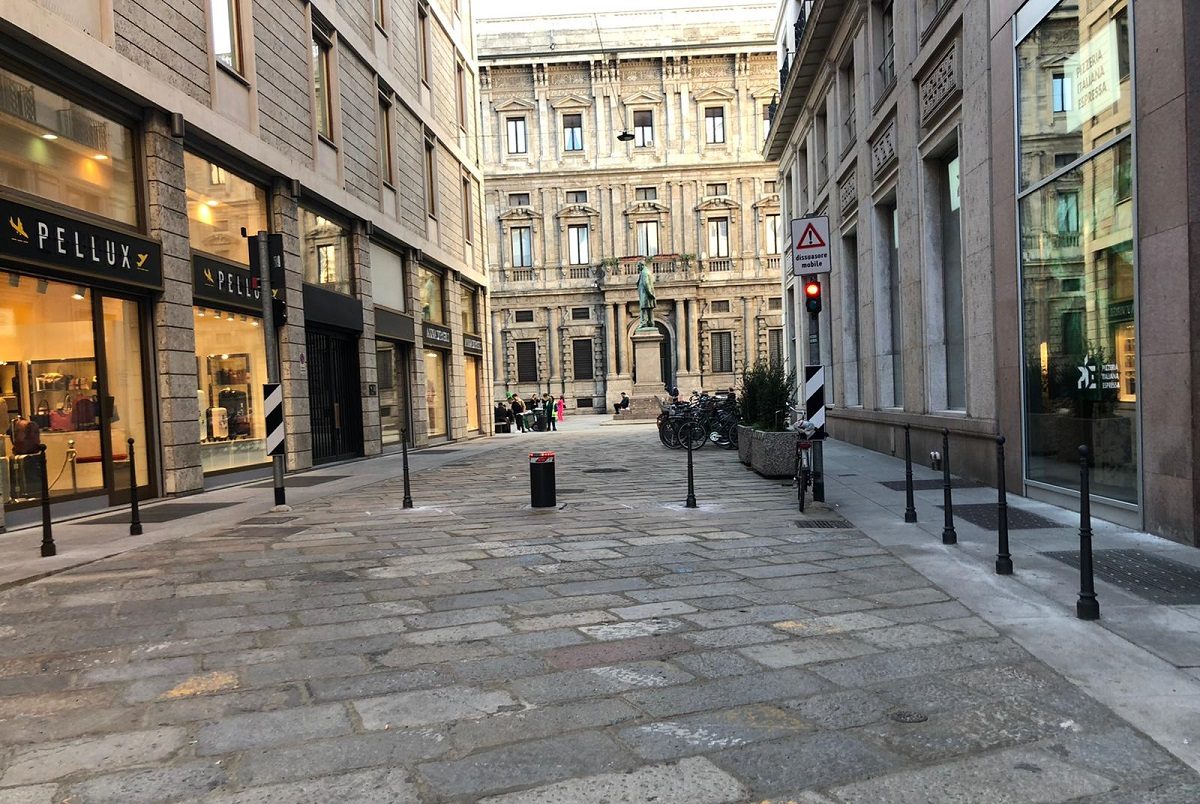 Terminati i lavori tra la Scala e il Duomo: l’area pedonale è pronta