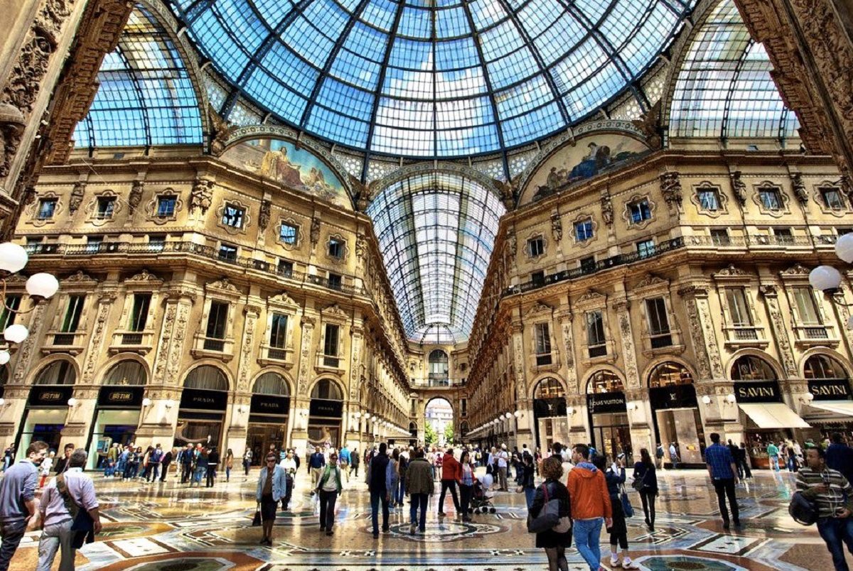 Asta in Galleria Vittorio Emanuele a Milano: sfida all’ultimo rialzo tra i marchi dell’alta moda