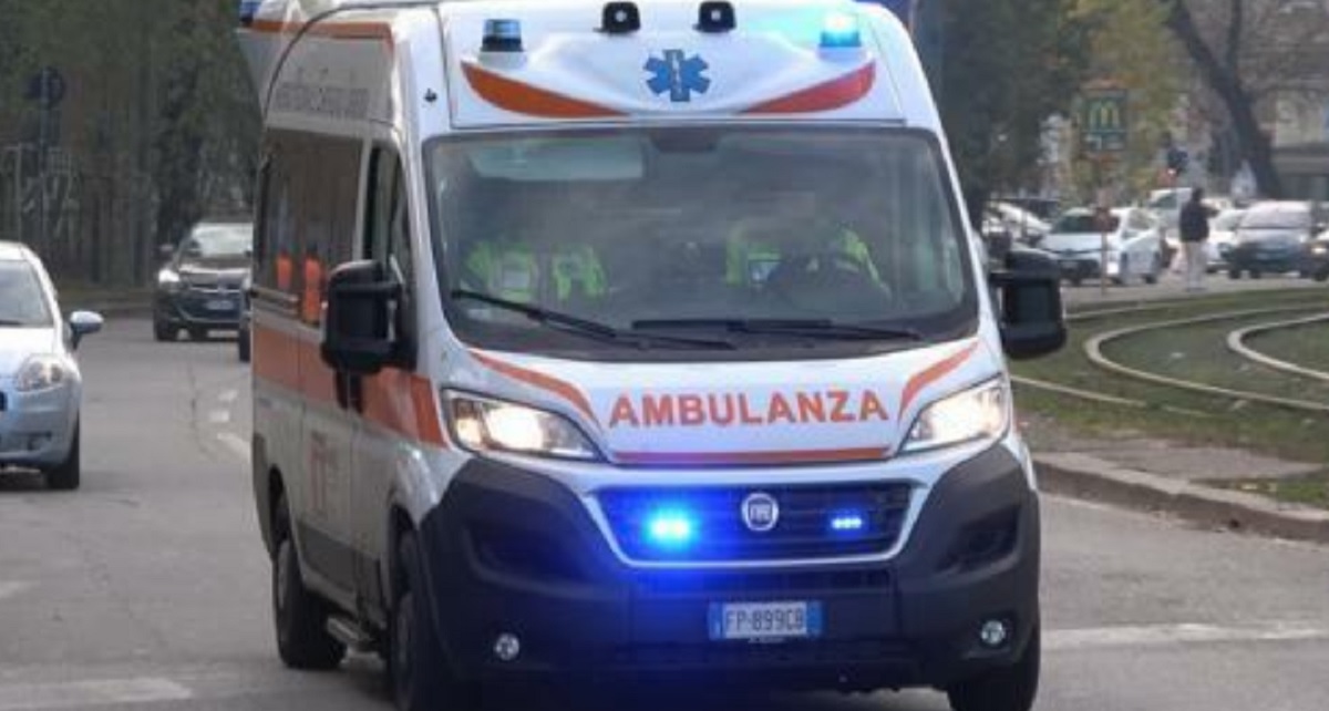 Bambina di 5 anni schiacciata da un armadio in casa: è gravissima