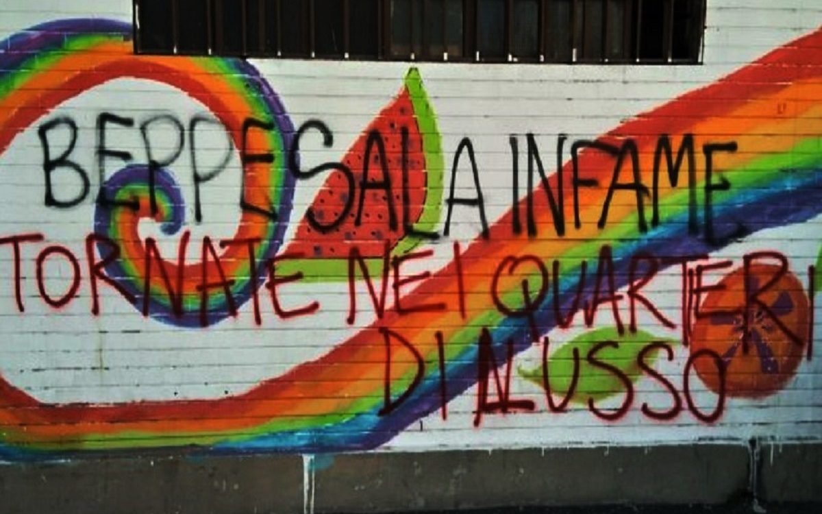 Scritte sui muri contro Beppe Sala: “Gli insulti non mi toccano”