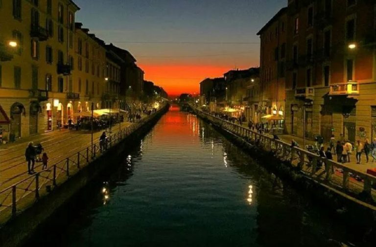 Cosa fare a Milano la sera da soli e in coppia: i consigli