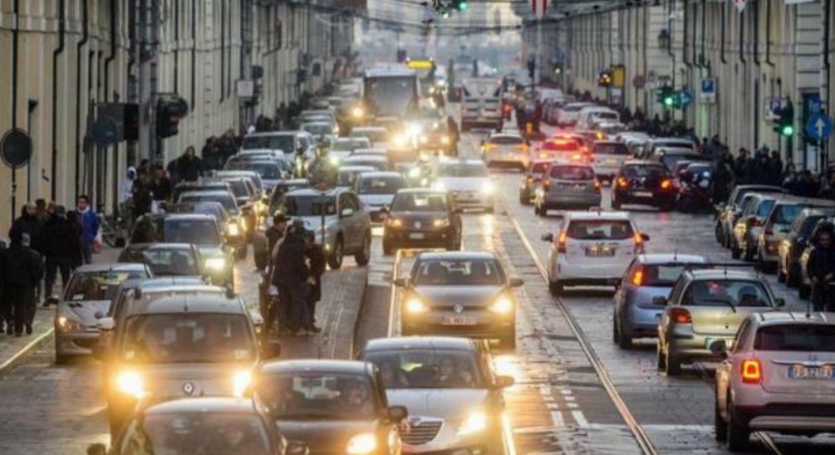 Inquinamento Milano, il vento non pulisce l’aria: Pm10 vicine alle soglia