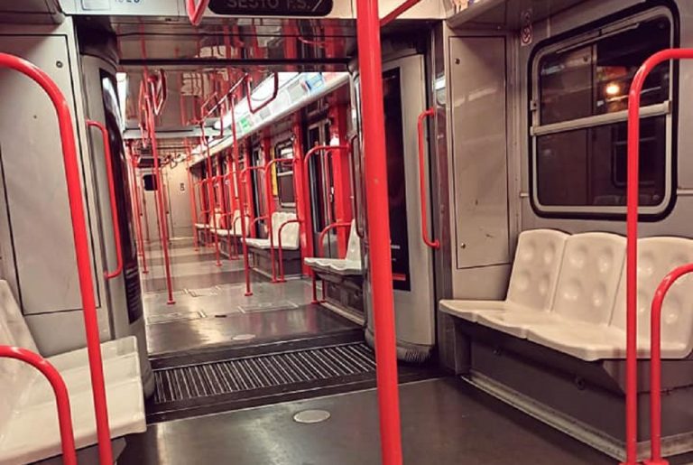 Coronavirus: metropolitane e treni mezzi vuoti a Milano