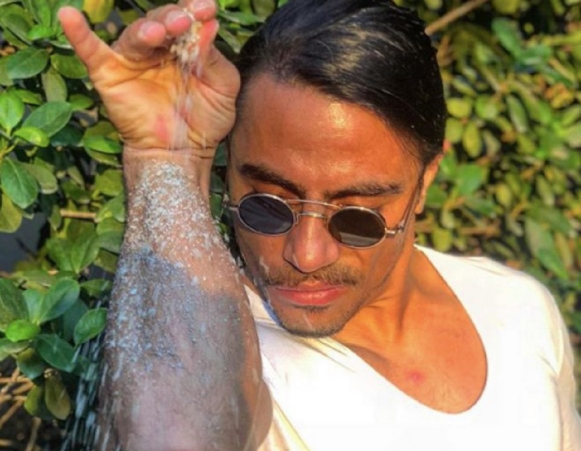 Salt Bae a Milano: lo chef più in voga del momento aprirà un ristorante a Porta Nuova