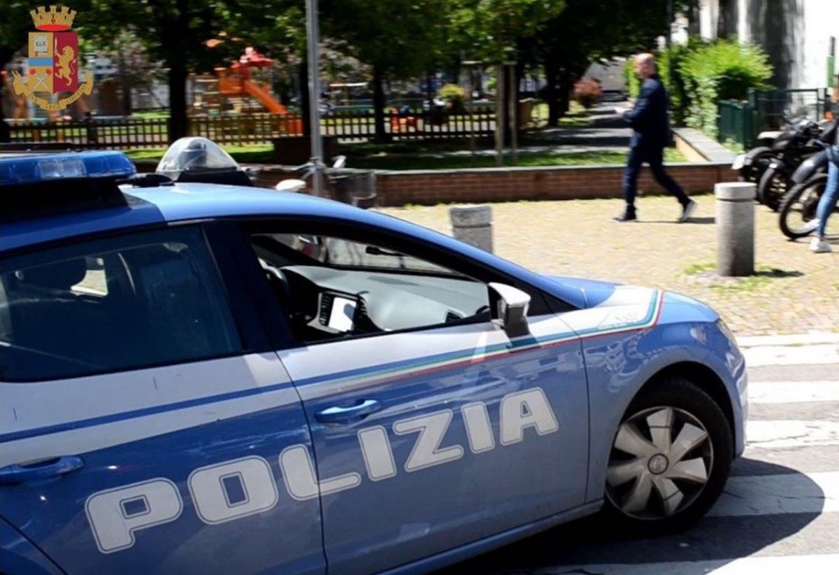 Perquisizioni e sgomberi in via Gola a Milano: il blitz della Polizia