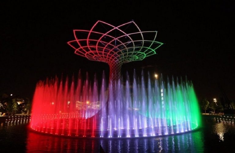 L’Albero della Vita si illumina ancora: l’Italia contro il Coronavirus