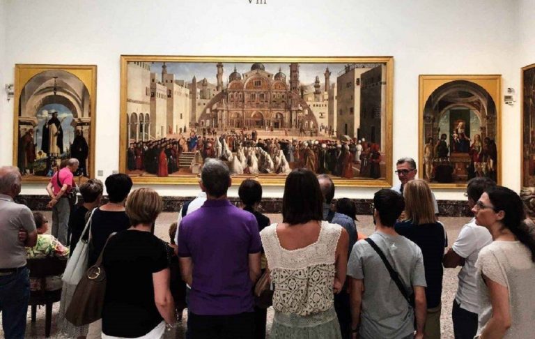 Coronavirus: a Milano riaprono i musei e le chiese ma con restrizioni