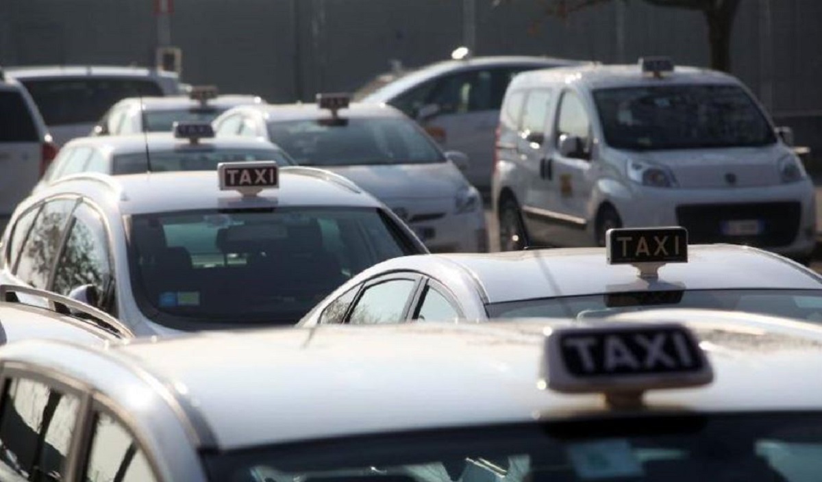 Coronavirus a Milano: taxi gratis per gli anziani con necessità urgenti