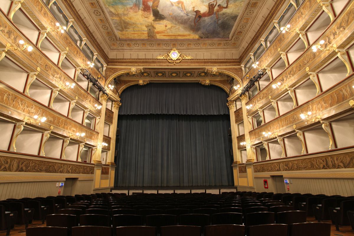 Teatri di Milano chiusi per l’emergenza sanitaria: spettacoli sospesi fino al 3 aprile