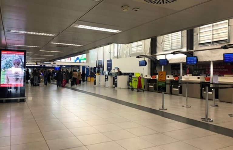 Voli cancellati da e per Milano: aerei fermi negli aeroporti