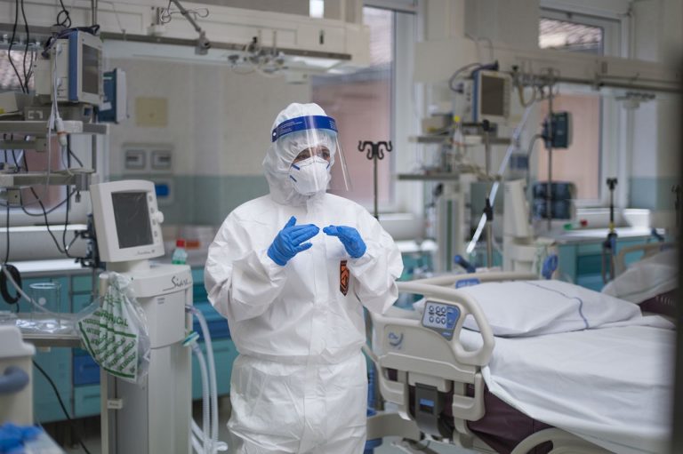 Coronavirus, aumentano i contagi a Milano: “Non si può allentare la tensione”