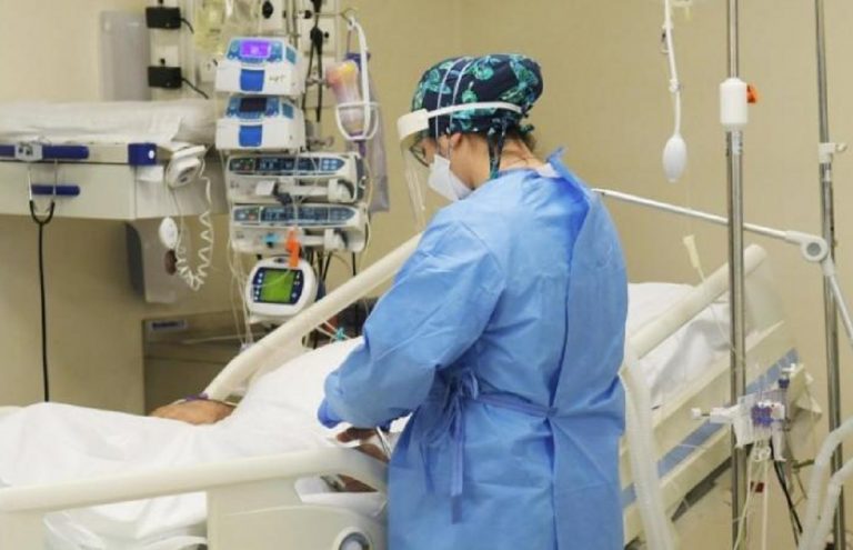 Coronavirus, calano i contagi a Milano ma non i decessi