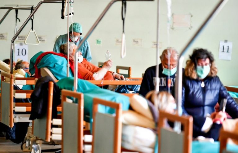 Coronavirus, migliorano i numeri a Milano e in tutta la Regione