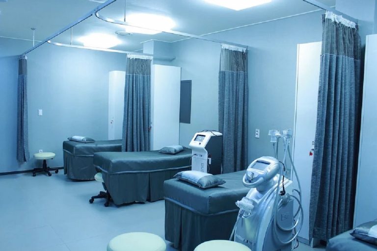 Mistero Ospedale Fiera Milano: pochi ricoverati e troppi letti vuoti
