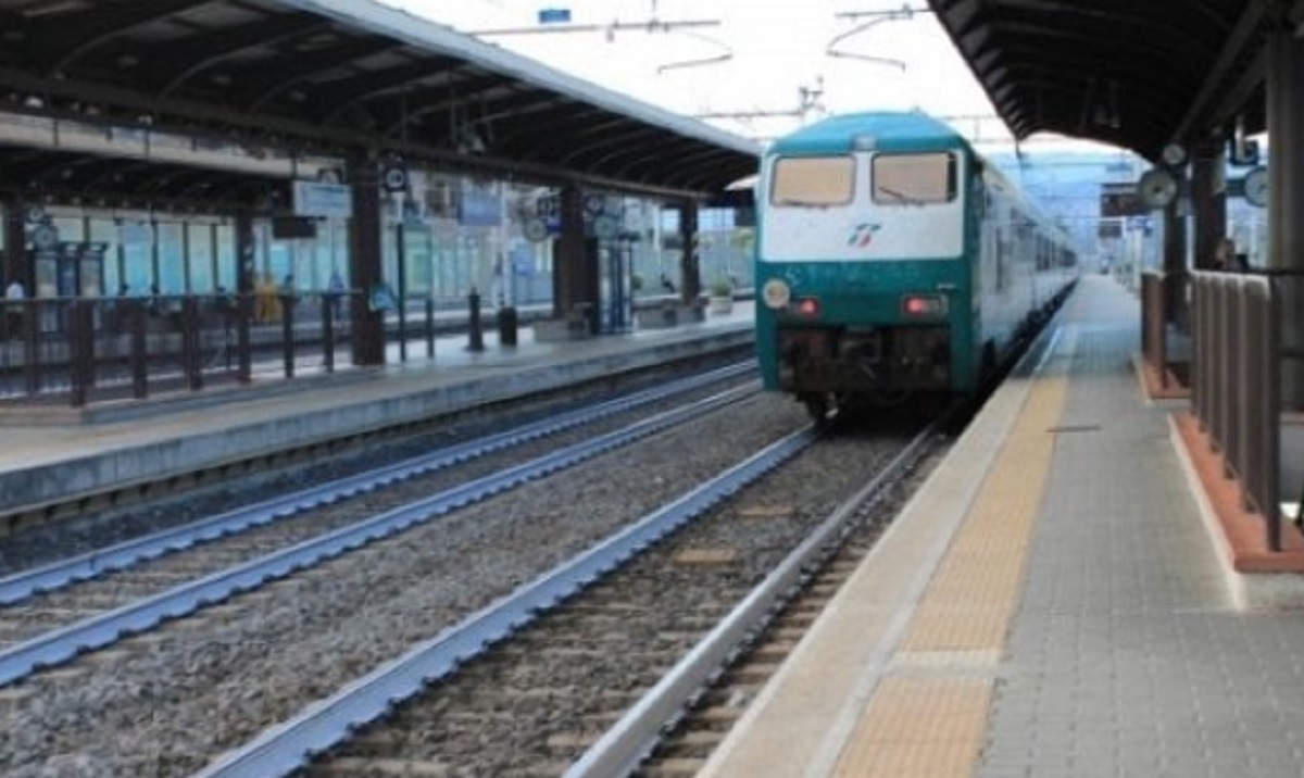 Persona travolta e uccisa da un treno a Pioltello: gravi ritardi e traffico in tilt