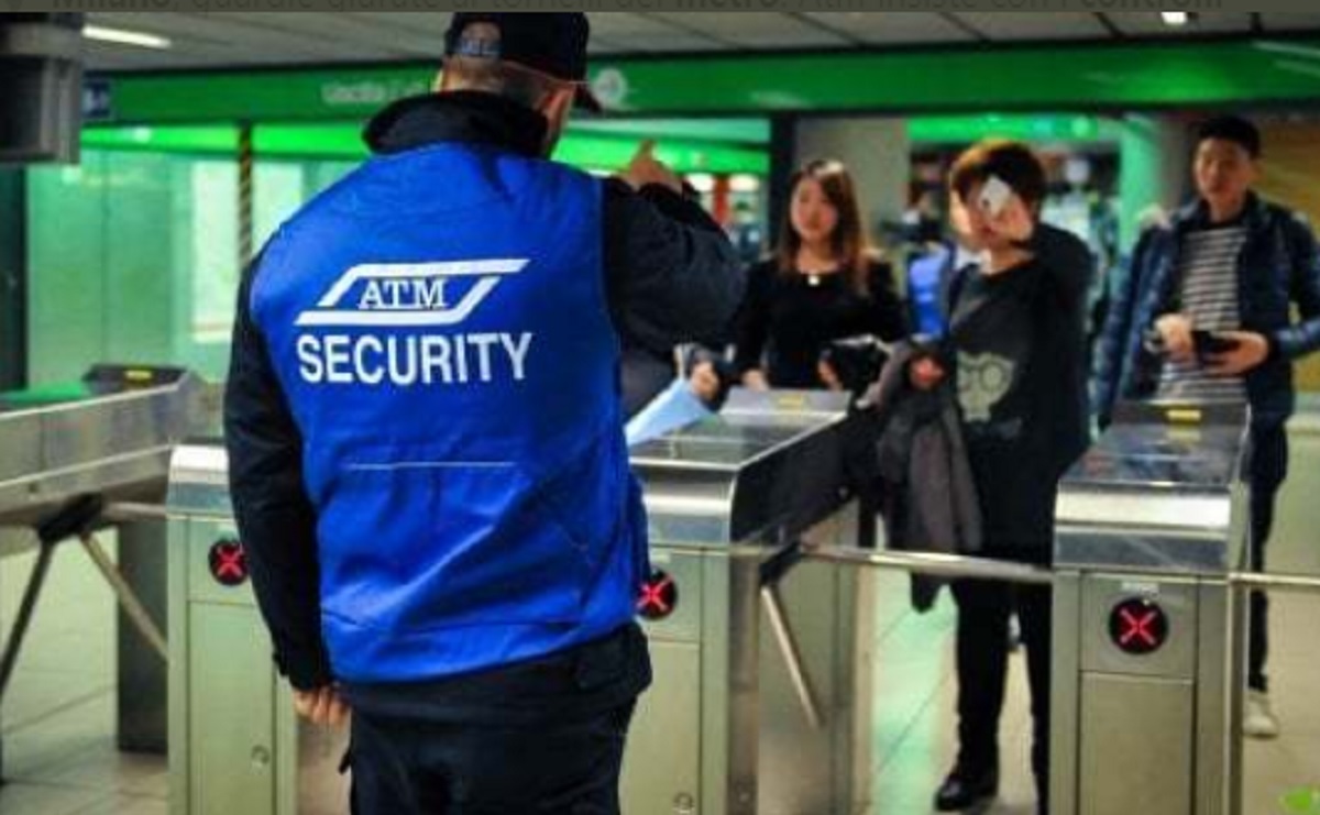 Addetto alla secutiry Atm multato per la mascherina: pagano i colleghi
