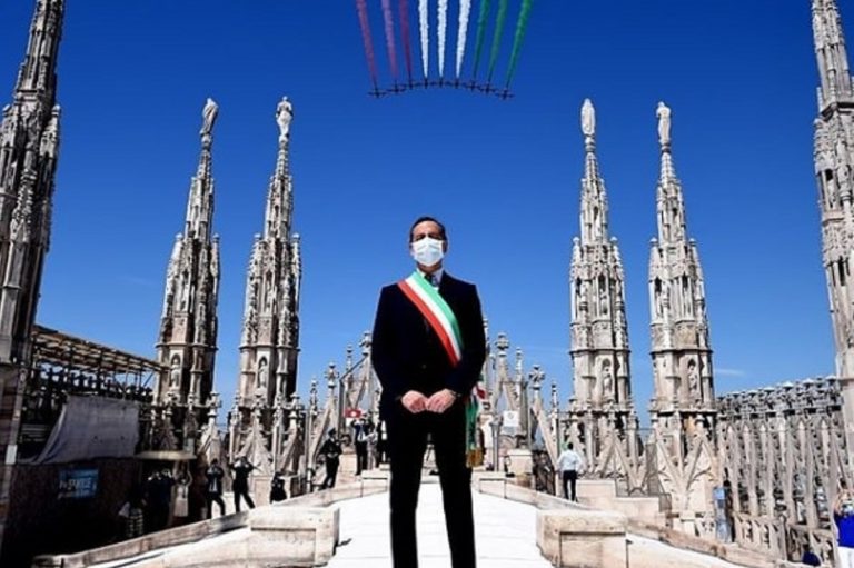 Beppe Sala “trafitto” dalle frecce tricolori: l’insulto della Lega