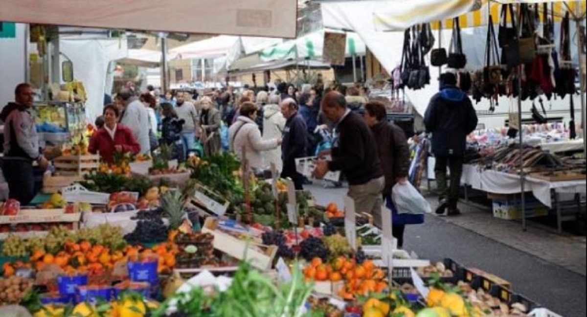 Coronavirus Milano, Sala: “Riaperti i mercati comunali scoperti”