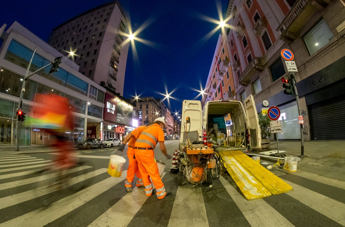 Corso Buenos Aires: “Lavoriamo giorno e notte per finire la ciclabile”