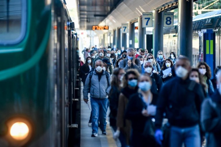 Fase 2, Trenord: “Riprende al 100% il servizio, ma non abbiamo treni”
