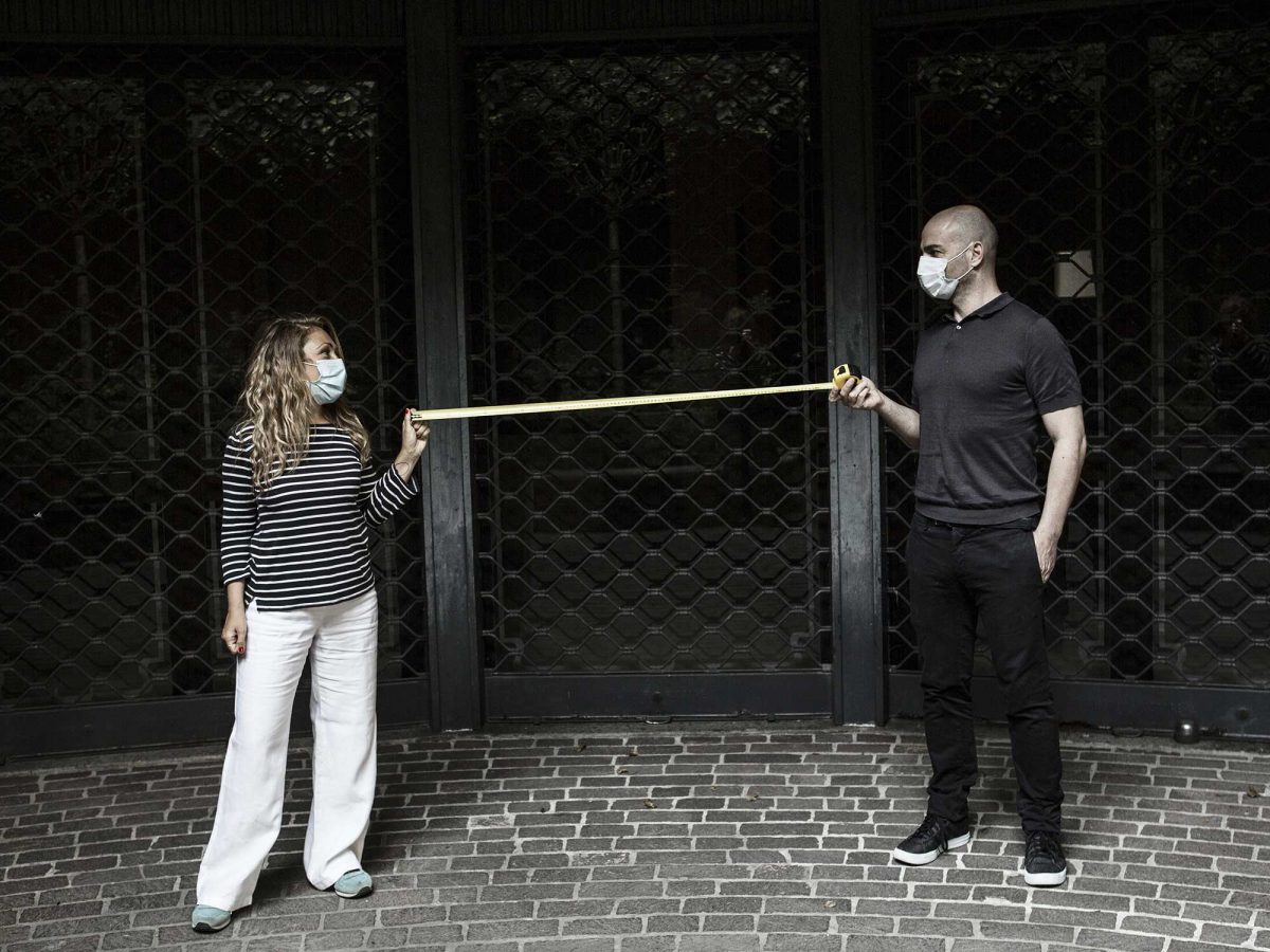 A Milano il flashmob contro Fontana e Gallera al Palazzo della Regione
