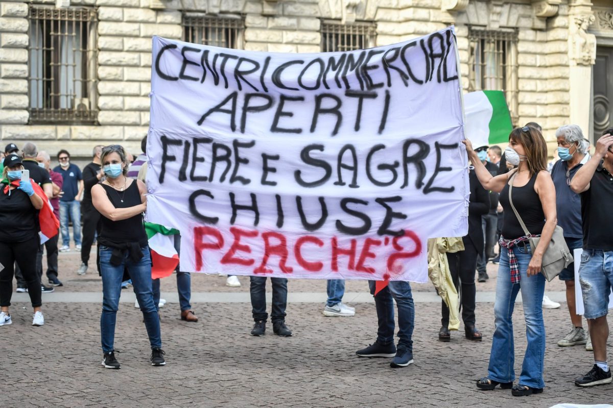 Protesta degli ambulanti a Milano: “Se non muoio di Covid ci pensa il Governo”