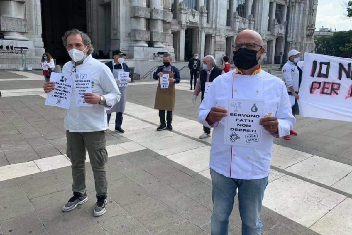 I tassisti e ristoratori di Milano in piazza: “Vogliamo garanzie”