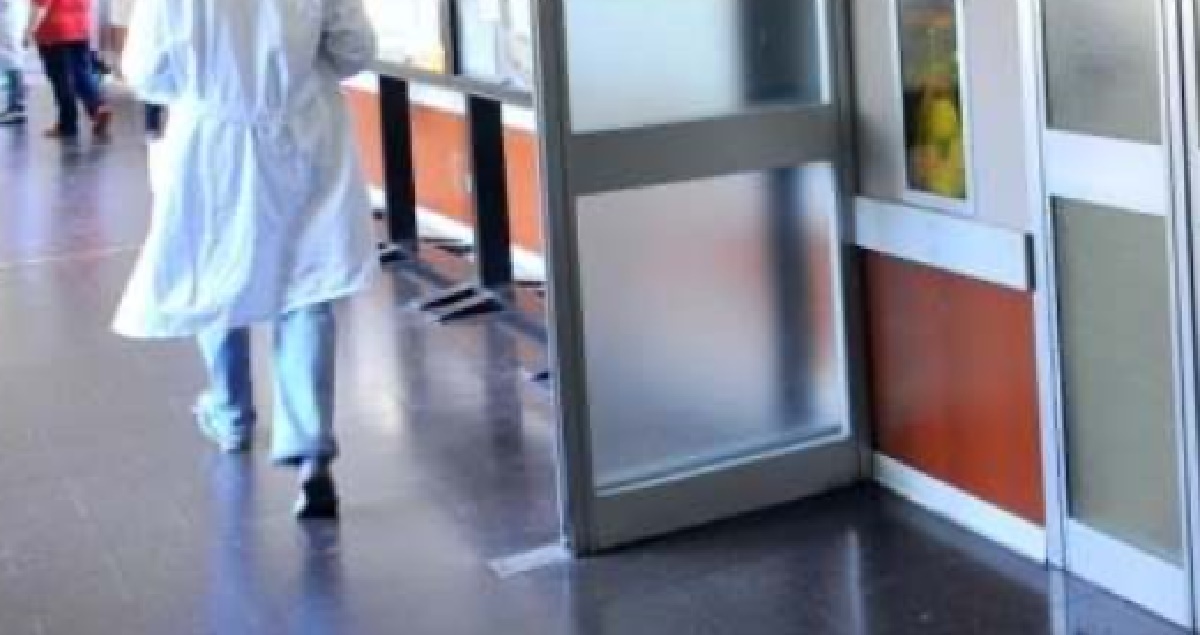 Reparto di terapia intensiva allagato: pazienti intubati sotto la pioggia