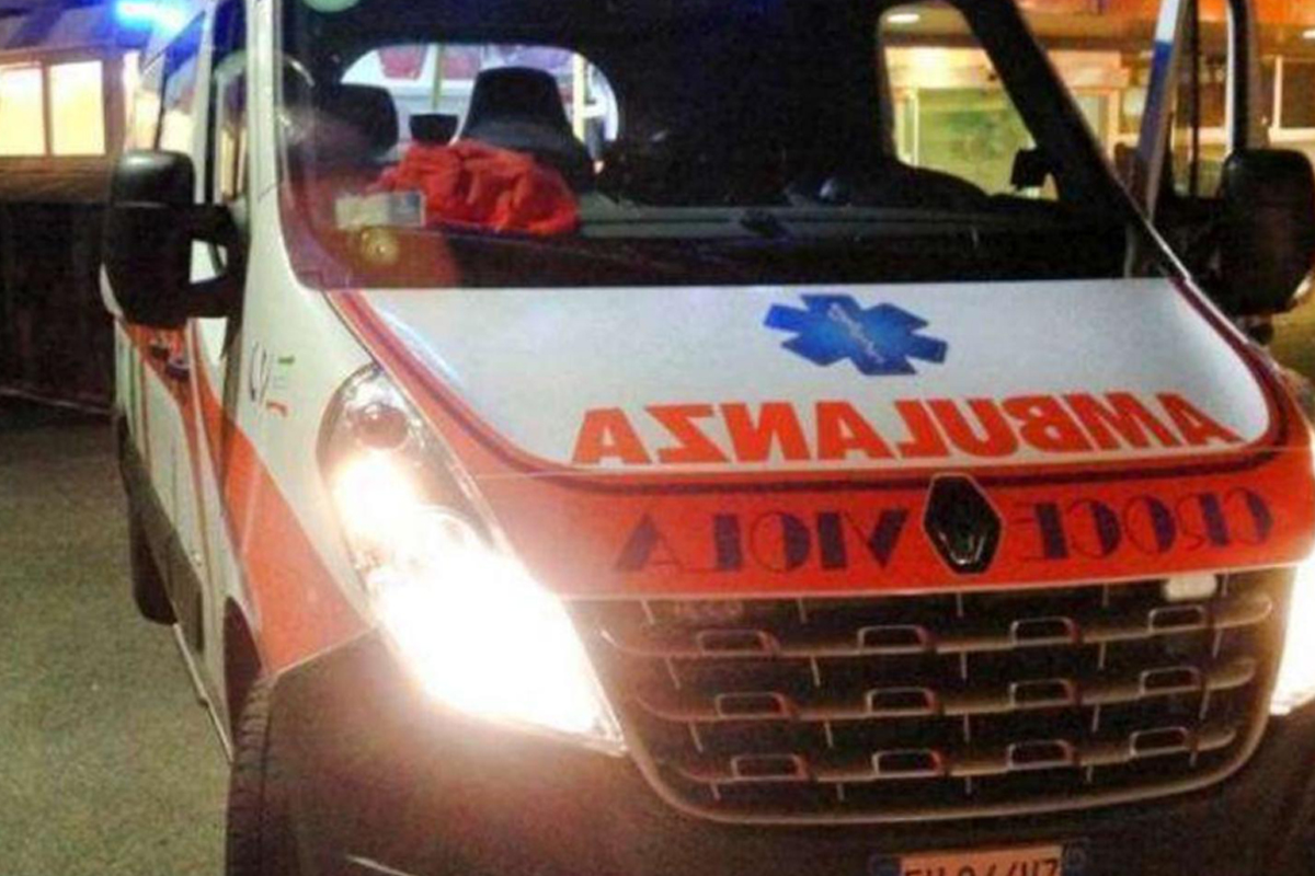 Settimo Milanese, ragazza precipita da 20 metri: è grave