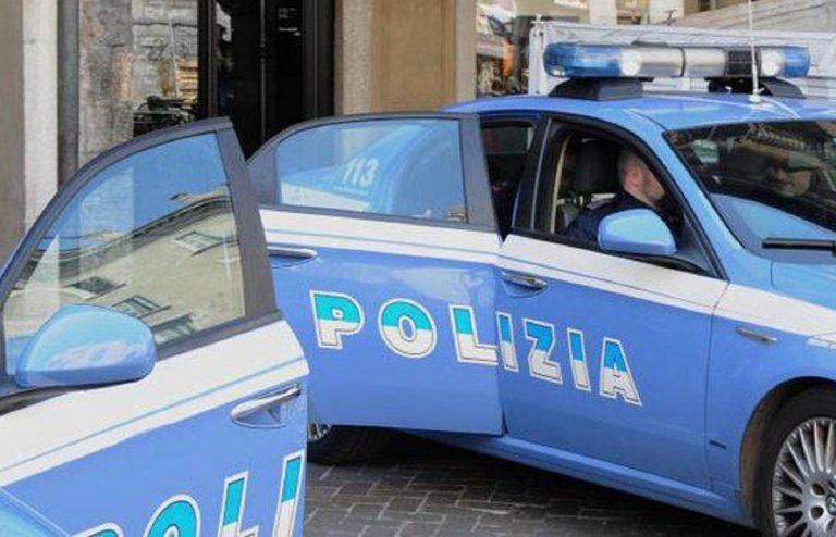 Uomo si accoltella a Milano: panico nella stazione di Cadorna