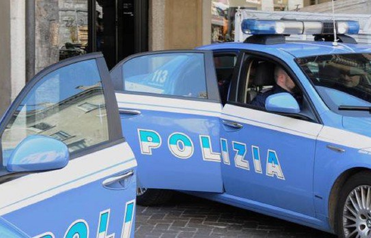 Uomo si accoltella a Milano: panico nella stazione di Cadorna