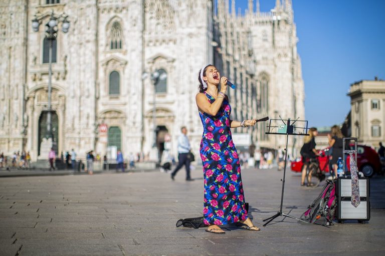 Tornano gli artisti di strada Milano: “Strade vuote per troppo tempo”