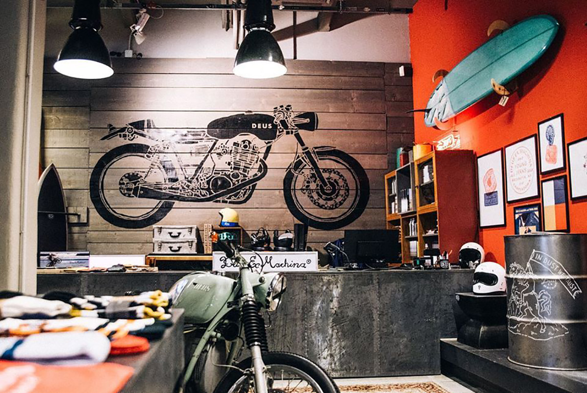 Deus Ex Machina, motoquartiere e creative bar in Isola