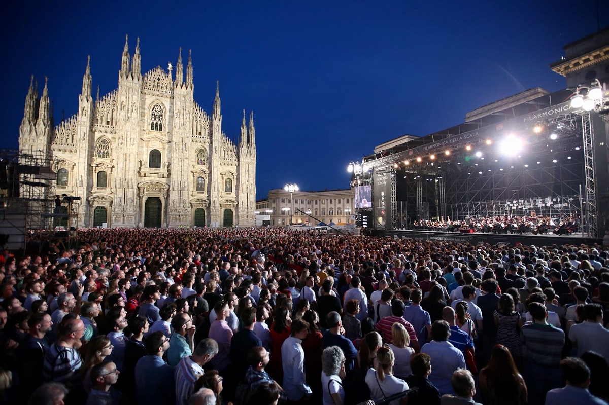La Filarmonica della Scala in piazza Duomo rinviata a Settembre