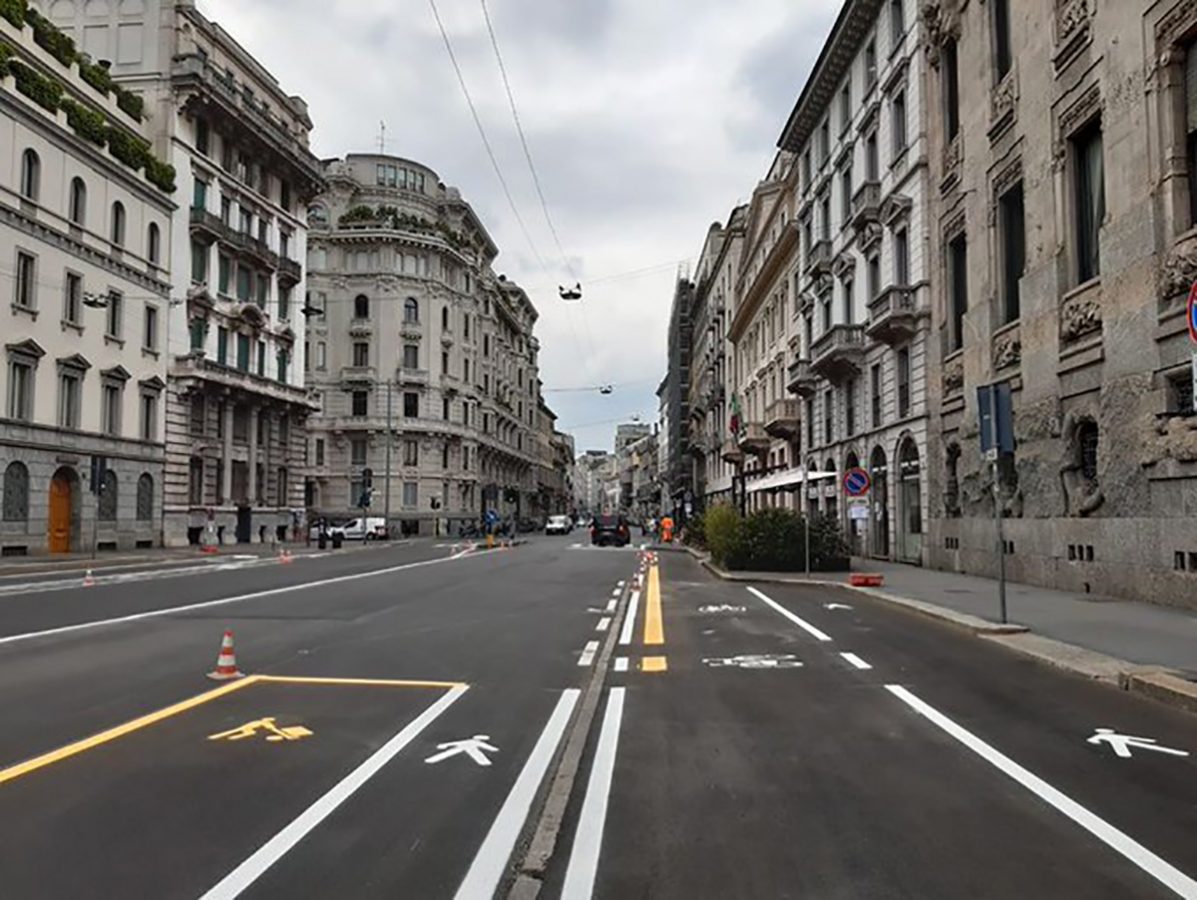 La ciclabile elimina le fermate dei bus ATM: è polemica