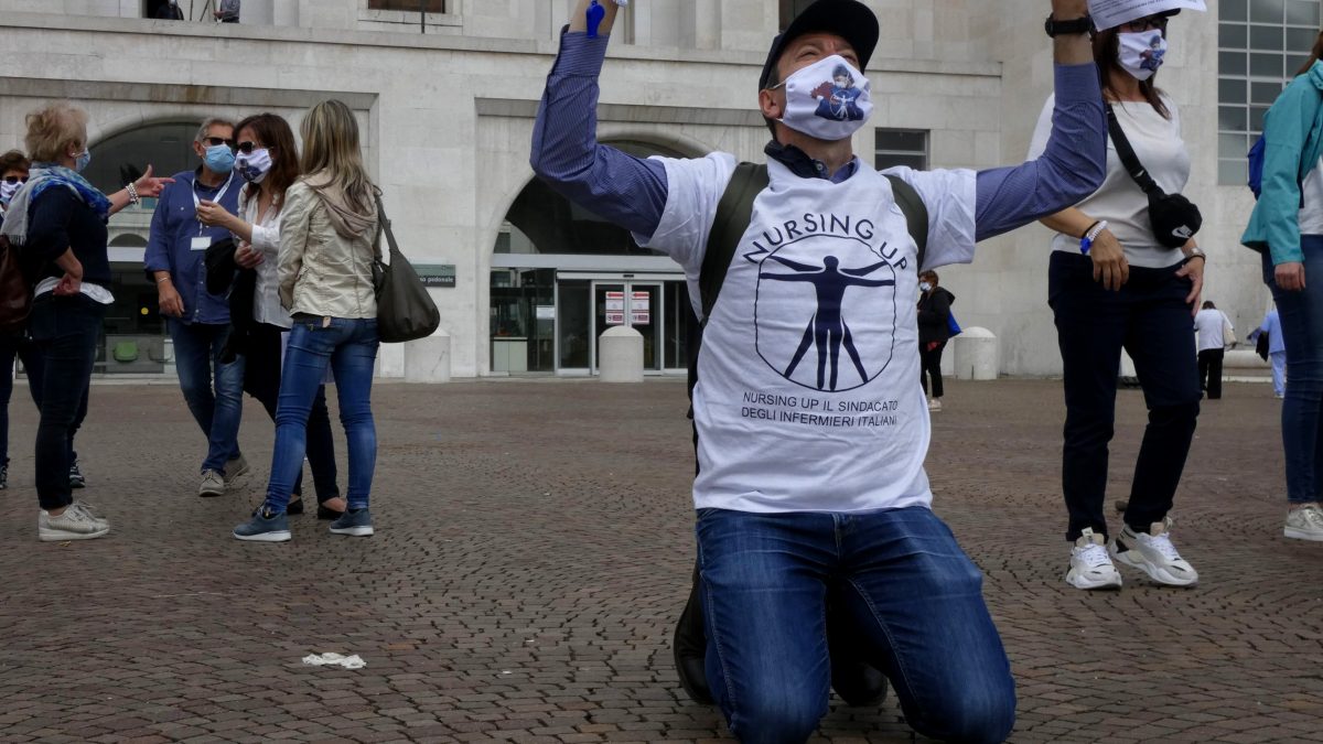 Le storie e la protesta degli infermieri del Niguarda “Non chiamateci eroi”