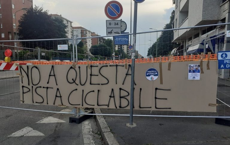 Pista ciclabile in viale Legioni Romane: “È un progetto problematico”