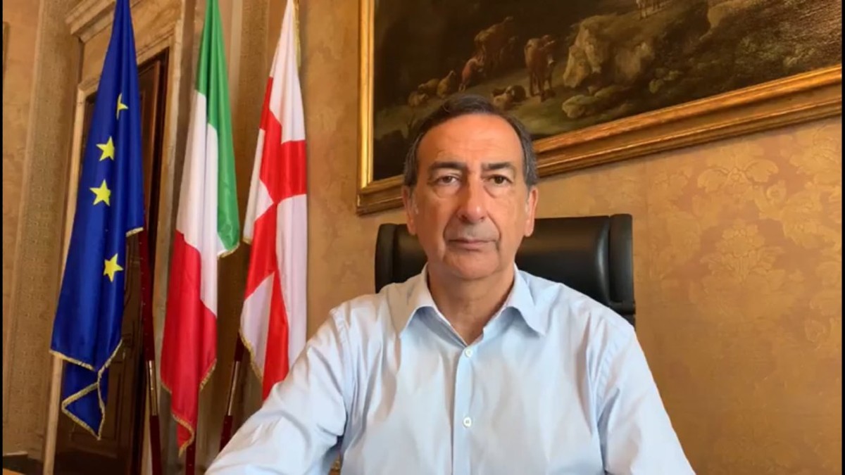 I sindacati scrivono a Sala dopo i commenti sullo smart working
